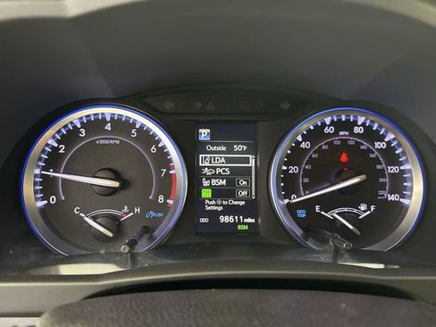 Used 2019 Toyota Highlander XLE image 16