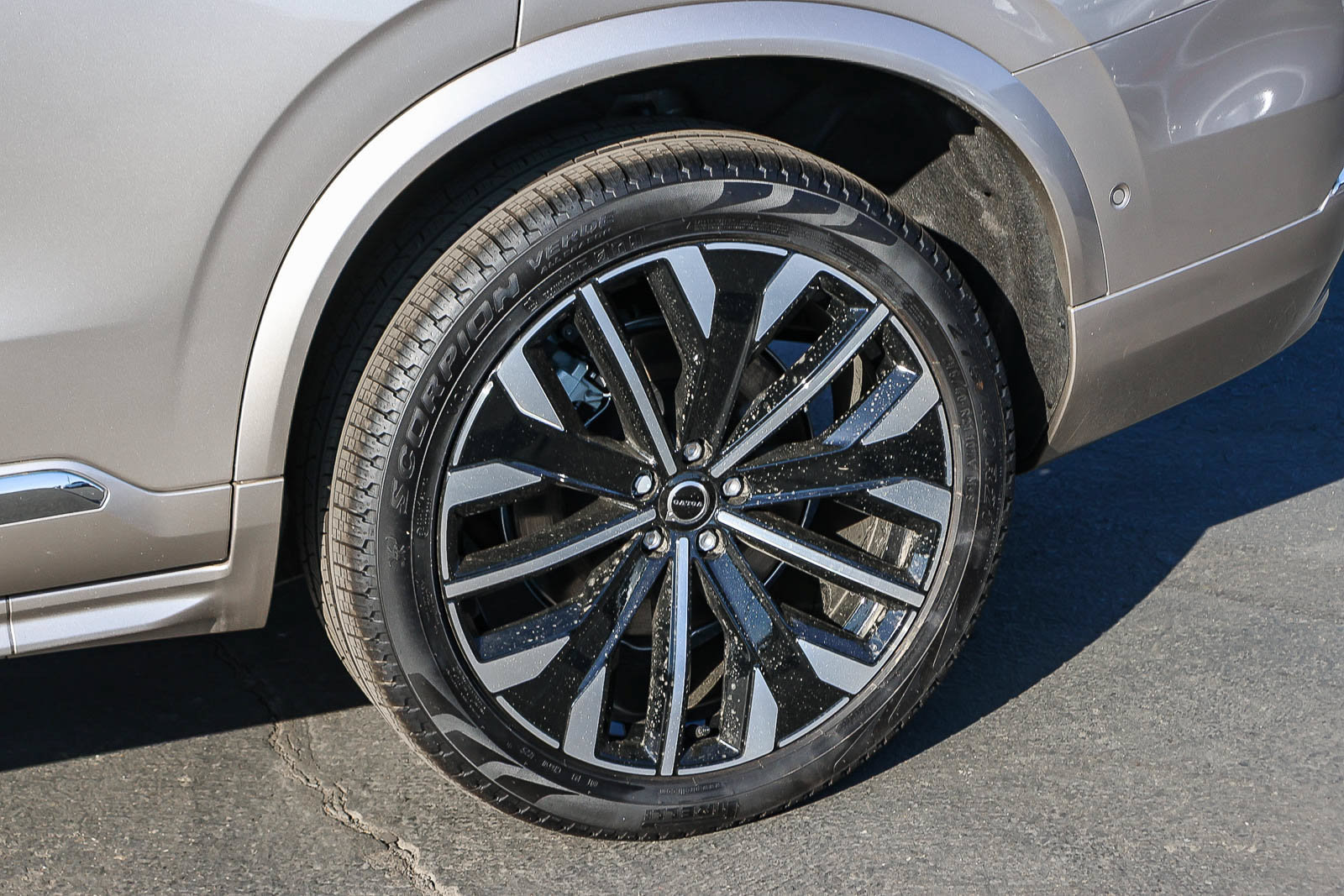 New 2026 Volvo XC90 T8 Plus w/ Protection Package Premier AWD/4WD image 9