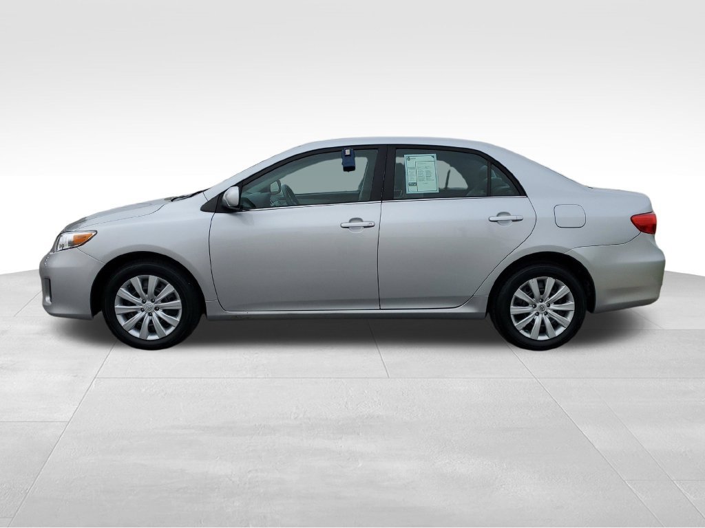 Used 2013 Toyota Corolla LE FWD image 2