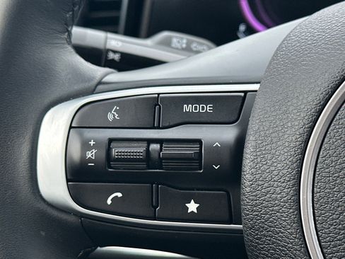 Used 2025 Kia Sportage EX image 10