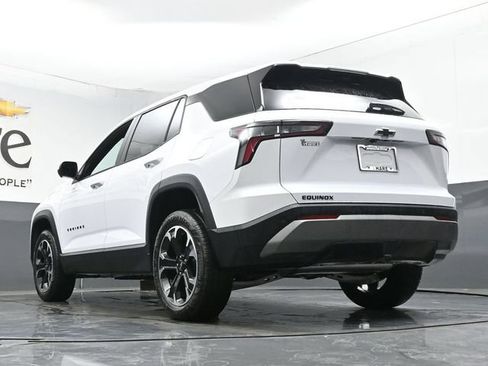 New 2026 Chevrolet Equinox LT w/ Safety and Technology Package FWD image 5