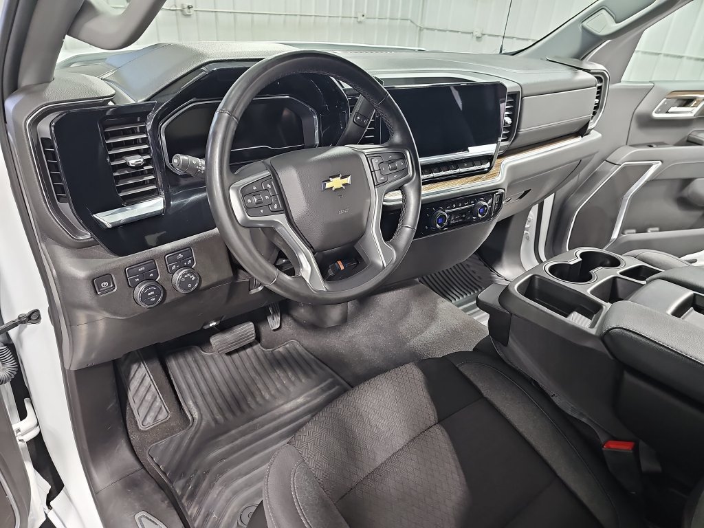 Used 2024 Chevrolet Silverado 1500 LT AWD/4WD image 15