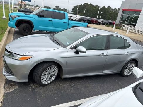 Used 2019 Toyota Camry XLE FWD image 10