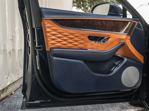 Used 2022 Bentley Flying Spur V8 image 30