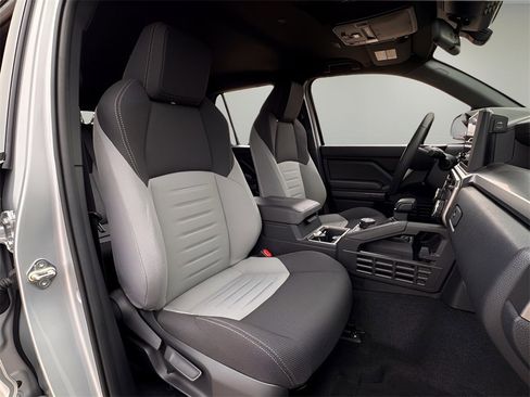 Used 2025 Toyota 4Runner TRD Off-Road image 30