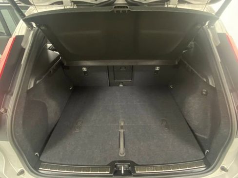 Used 2025 Volvo XC40 B5 Plus image 9