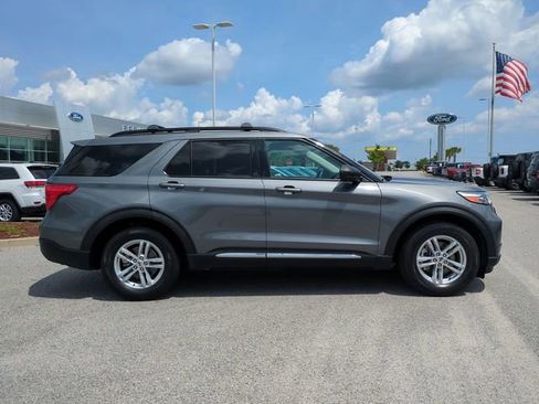Used 2022 Ford Explorer XLT RWD image 3