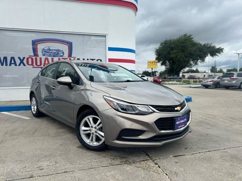 Used 2018 Chevrolet Cruze LT w/ Convenience Package FWD image 17