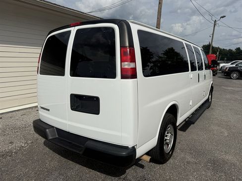 Used 2018 Chevrolet Express 3500 LS RWD image 27