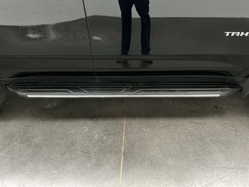 Used 2021 Chevrolet Tahoe Premier w/ Premium Package image 14