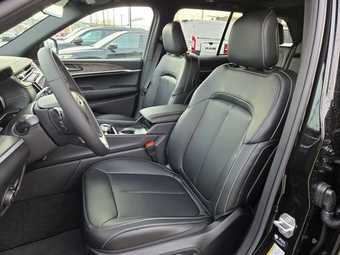 New 2025 Jeep Grand Cherokee Limited image 15