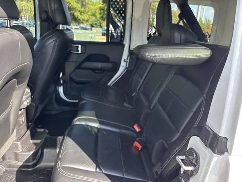 Used 2018 Jeep Wrangler Unlimited Sahara AWD/4WD image 19