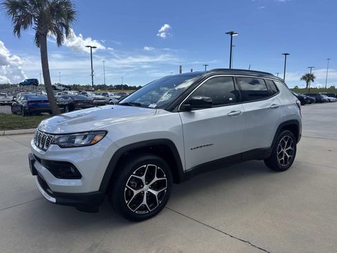 Used 2024 Jeep Compass Limited AWD/4WD image 3