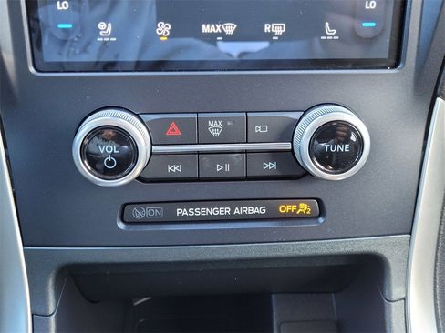 Used 2023 Ford Edge SEL w/ Convenience Package image 9