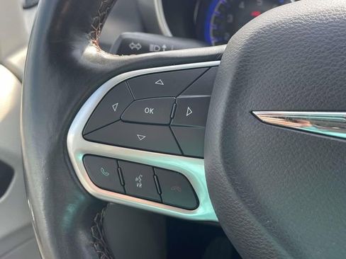 Used 2020 Chrysler Pacifica Touring-L Plus w/ Advanced Safetytec Group FWD image 32