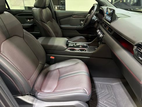 Used 2025 Honda Pilot Black Edition image 15