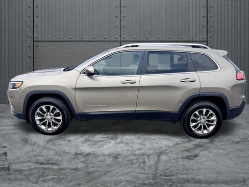 Used 2019 Jeep Cherokee Latitude Plus AWD/4WD image 6