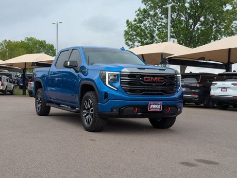 Used 2023 GMC Sierra 1500 AT4 w/ AT4 Preferred Package AWD/4WD image 3