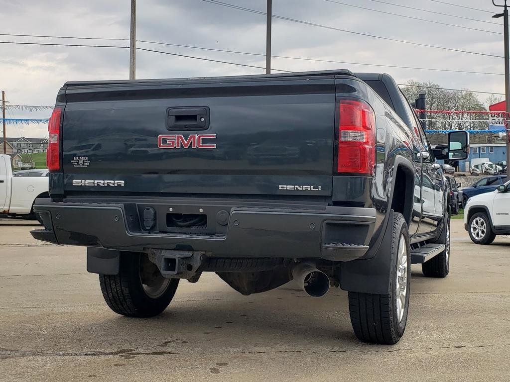Used 2018 GMC Sierra 2500 Denali w/ Duramax Plus Package AWD/4WD image 3