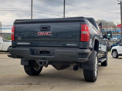 Used 2018 GMC Sierra 2500 Denali w/ Duramax Plus Package AWD/4WD image 3