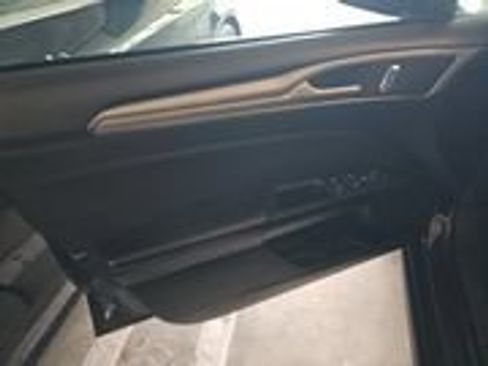 Used 2020 Ford Fusion SE FWD image 9
