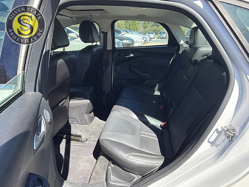 Used 2013 Ford Focus Titanium w/ Titanium Handling Pkg FWD image 13