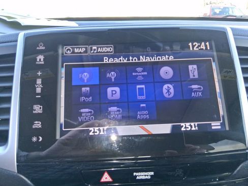 Used 2018 Honda Pilot Touring image 20