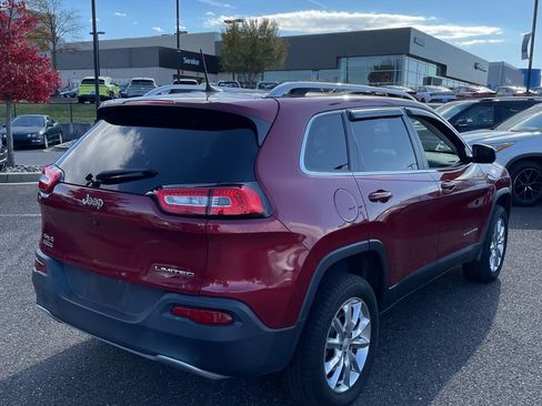 Used 2017 Jeep Cherokee Limited image 3