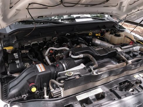 Used 2015 Ford F550 4x4 Regular Cab Super Duty image 32