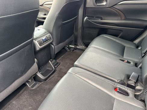 Used 2018 Toyota Highlander Limited w/ Carpet Mat Package (TMS) image 31
