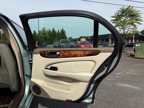 Used 2005 Jaguar XJ8 L image 24