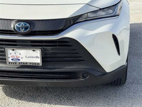 Used 2022 Toyota Venza LE image 9