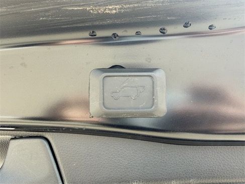 Used 2020 Toyota RAV4 Limited image 32