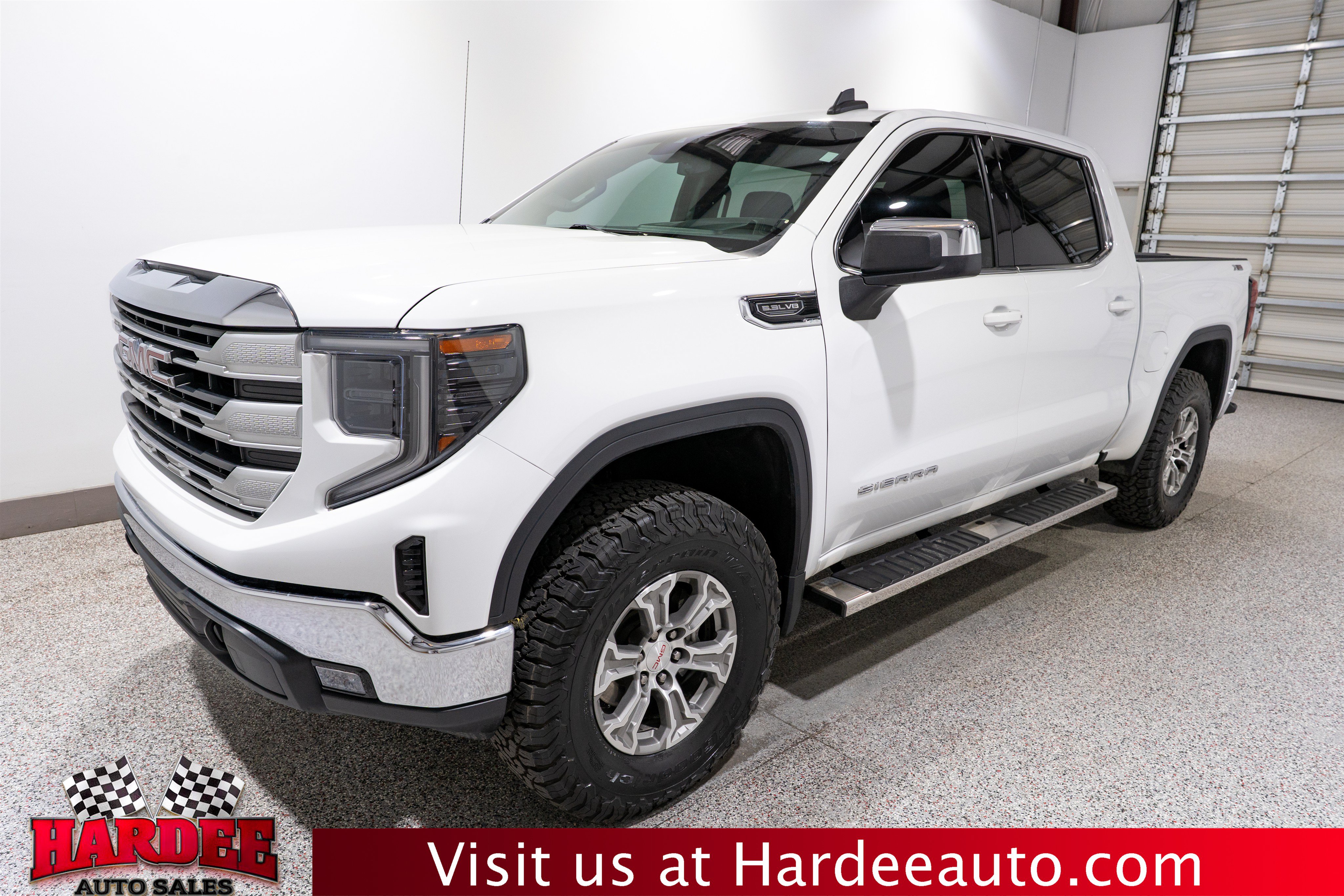 Used 2024 GMC Sierra 1500 SLE w/ X31 Off-Road Package AWD/4WD image 2