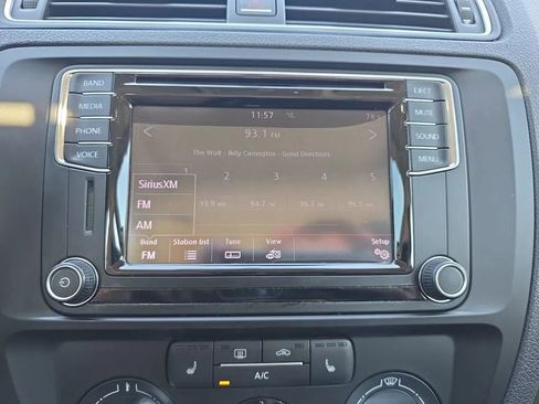 Used 2017 Volkswagen Jetta SE image 28