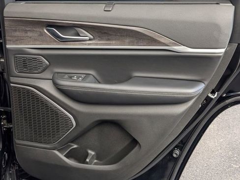 New 2025 Jeep Grand Cherokee Limited w/ Luxury Tech Group II image 33