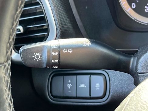 Used 2021 Hyundai Venue SEL image 21