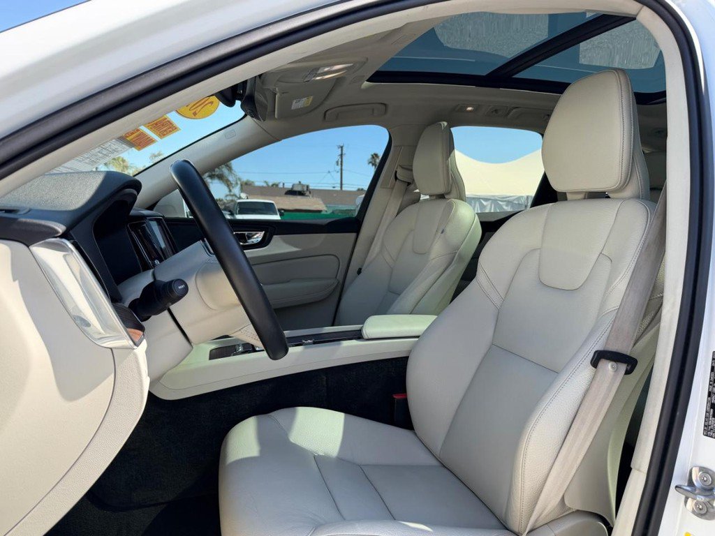 Used 2022 Volvo XC60 B5 Momentum AWD/4WD image 18
