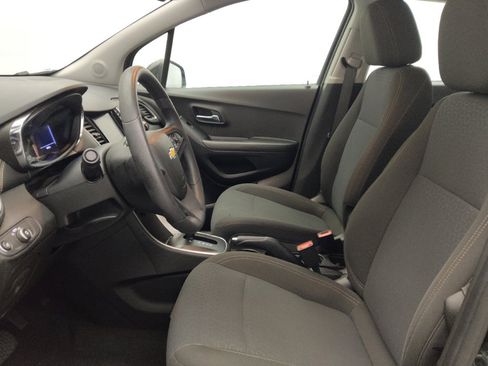 Used 2020 Chevrolet Trax LS w/ LPO, Cargo Package FWD image 17