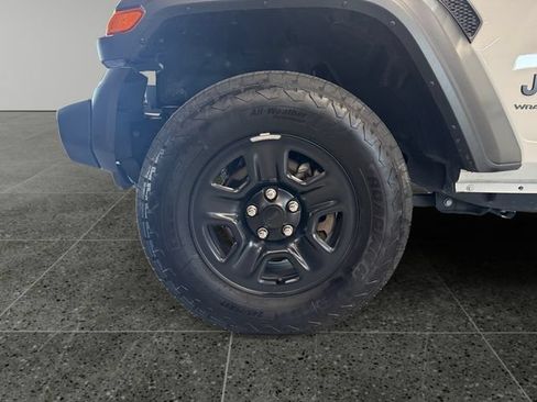 Used 2025 Jeep Wrangler Sport AWD/4WD image 27