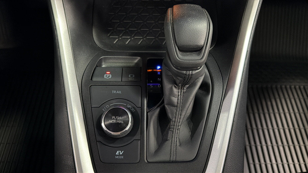 Used 2025 Toyota RAV4 XLE w/ Convenience Package AWD/4WD image 39
