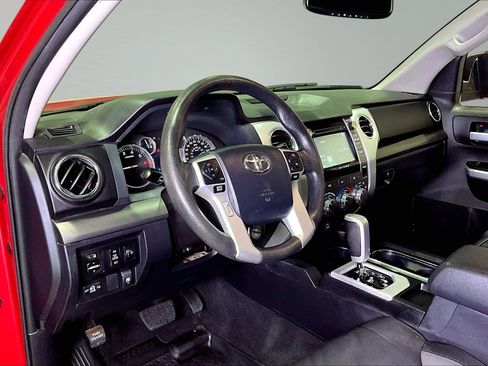 Used 2017 Toyota Tundra SR5 w/ SR5 Upgrade Package image 18