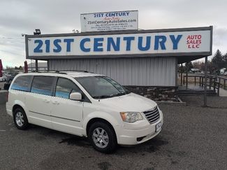 Used 2009 Chrysler Town & Country Touring video 1