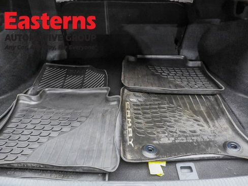 Used 2019 Toyota Camry XLE image 9