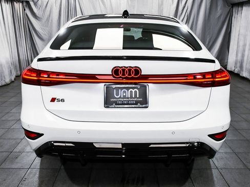 Used 2025 Audi S6 e-tron Prestige w/ 21" Black Optic Package image 5