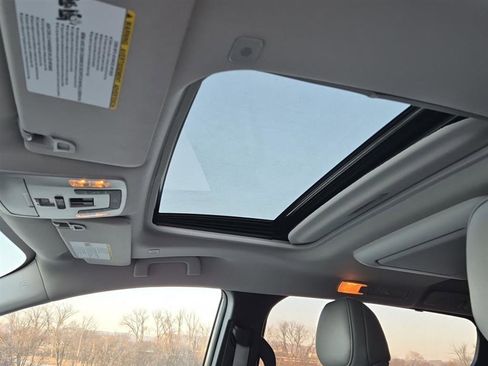 Used 2025 Toyota Sienna XLE image 10