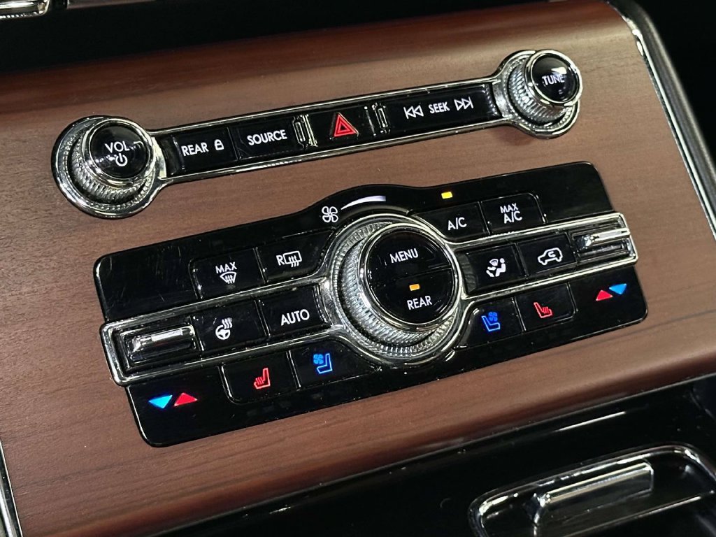 Used 2023 Lincoln Aviator Reserve w/ Elements Package Plus AWD/4WD image 34