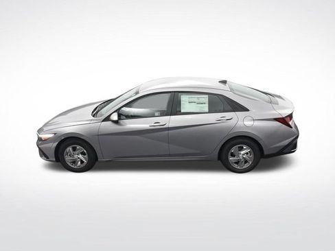 Used 2025 Hyundai Elantra SE FWD image 24