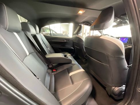 Used 2025 Toyota Camry SE FWD image 21