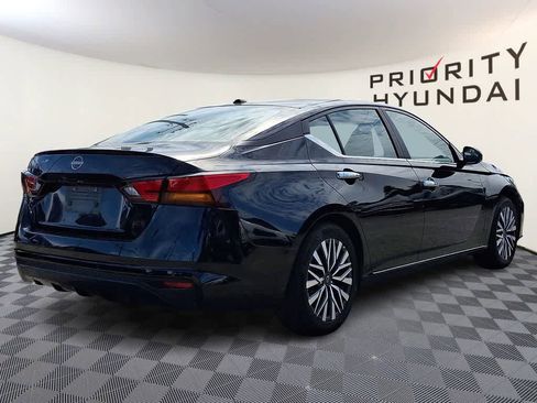 Used 2025 Nissan Altima 2.5 SV FWD image 4